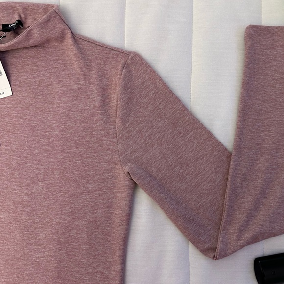 Express Body Contour Cozy Mock Neck Top - Picture 9 of 14